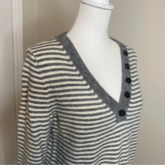 by Anthropologie Grey Stripe Serena Soft Knit Button V Neck Sweater XS - Picture 9 of 12
